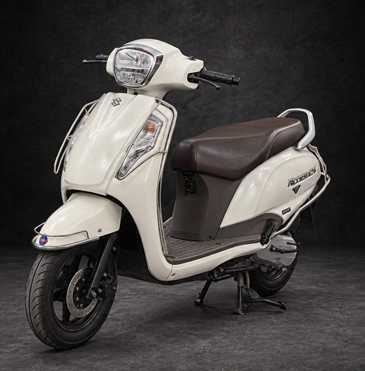 Suzuki Access 125 front-left view