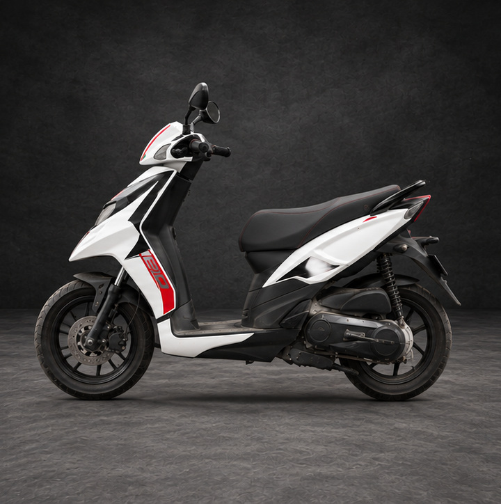 Aprilia SR 160 view 2