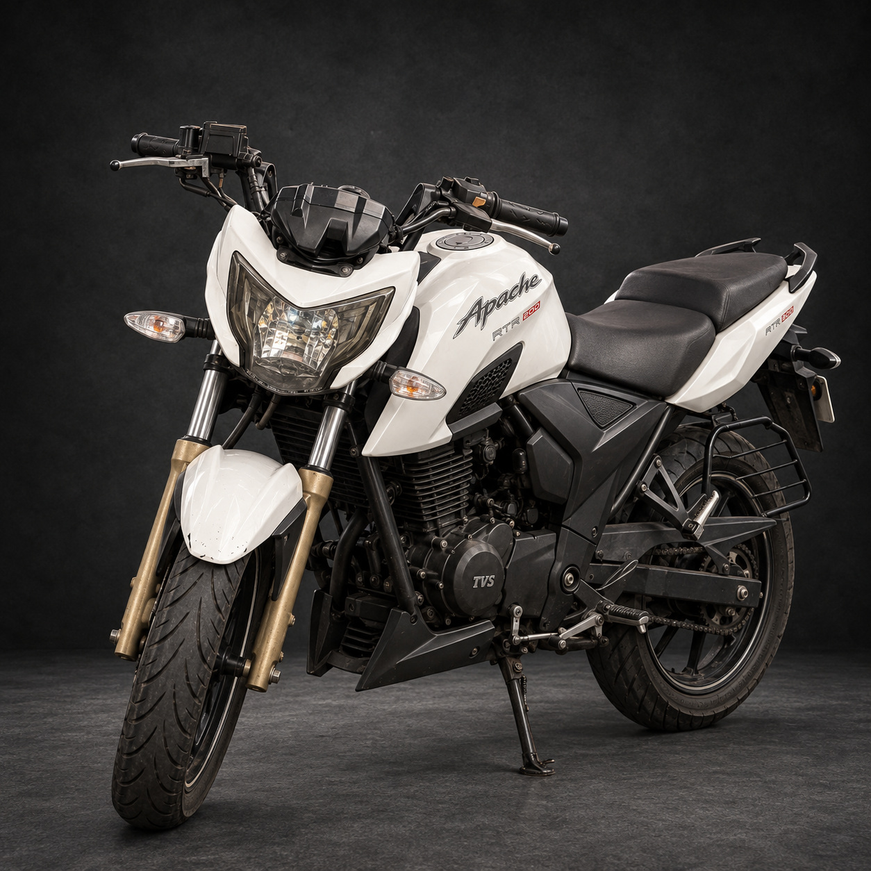 TVS Apache RTR 200 4V view 1